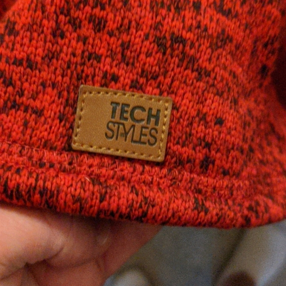 Red and black Estes park pull over. - Picture 5 of 7